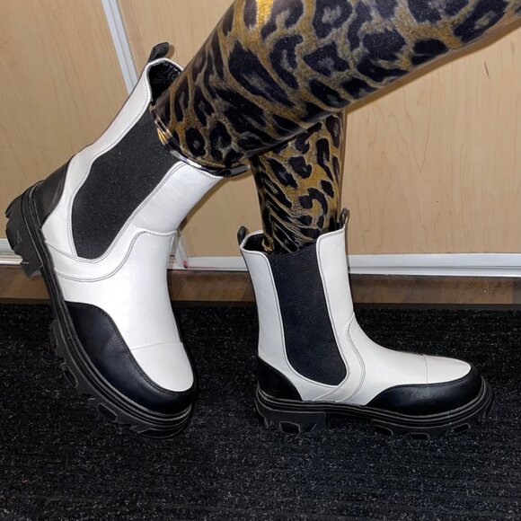 π Bundle Deal: 4 for $20! π White Chelsea booties size 8 - Picture 6 of 16